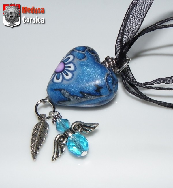 coeur d'argile (fimo) bleus nacrés et fleur